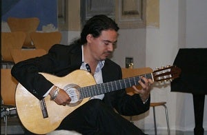 El concierto del almeriense Guillermo Fernández y su homenaje a la guitarra española clausura la XV Semana de la Música Santa Cecilia