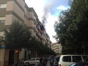 Desalojado un edificio en Huércal-Overa por un incendio originado en la tercera planta