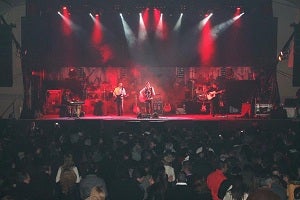 El sonido irrepetible de Los Secretos, el Humor de Pepe Céspedes y la Fuerza de Liverpool, triunfaron en el Concierto Solidario Pro-Damnificados por las inundaciones en Pulpí