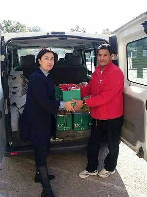 El Albujaira de Huércal-Overa dona 357 kilos de comida y productos de higiene a Cruz Roja de Vera en el Día de la Paz