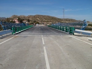 Abierto al tráfico el puente sobre la rambla de Guazarama destruido por las fuertes lluvias de septiembre