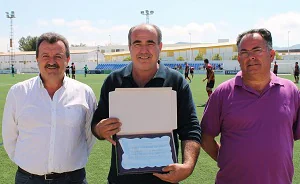 El Atlético Pulpileño, golea 5-1 al Beniel en el último partido de la temporada en el “Municipal San Miguel” de Pulpí, rindiendo además homenaje a Antonio Coronado Gallego, entrenador, directivo y parte de la historia del Atlético Pulpileño