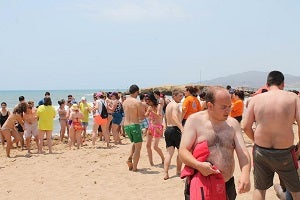 La ilusión, las sonrisas y la alegría inundaron las playas de San Juan de los Terreros de Pulpí, con la visita de los 280 jóvenes con Discapacidad, de los Centros Ocupacionales de la provincia