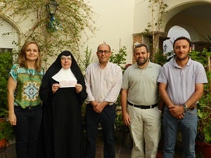 El Ayuntamiento entrega una ayuda de 6.000 euros a la Residencia de Ancianos Virgen del Río huercalense