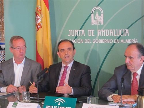 Junta "incentivará" a los hoteles que abran todo el año e impulsará medidas para que esta opción "sea rentable"