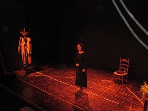 ‘Carmen Confía’ mostró a los veratenses la vida cotidiana del siglo XX a través de una amena obra de teatro