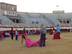 Pases cargados de ilusión en el coso taurino de Vera