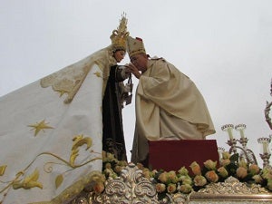 La Virgen del Carmen de Cuevas, coronada