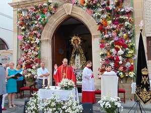 Ofrenda floral a la Patrona de Vera, la Virgen de las Angustias