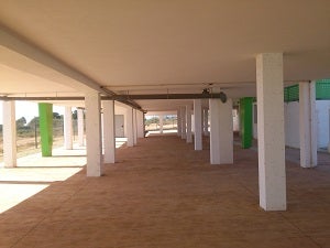 Padres denuncian las ‘peligrosas columnas’ del colegio Ex Mari Orta de Garrucha