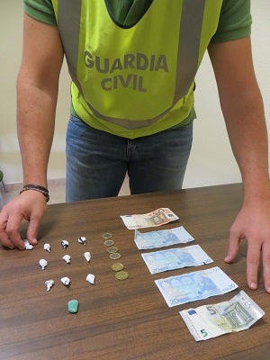 La Guardia Civil detiene al presunto autor de un delito de venta de drogas en Huércal-Overa