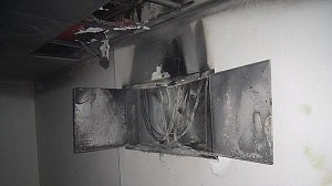 Un incendio en el cuadro eléctrico de un bloque deja 30 desalojados en San Juan de los Terreros