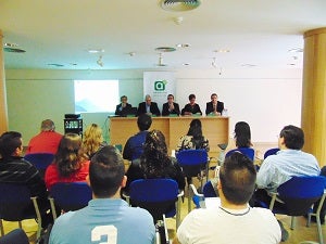 Más de un centenar de jóvenes se interesan en Vera por las becas para prácticas profesionales