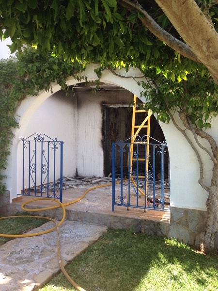 Bomberos del Levante sofocan el incendio en una vivienda de Vera Playa