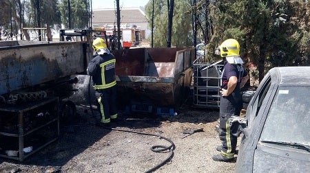 Cinco incendios en dos días en una semana de mucho trabajo para los Bomberos del Levante