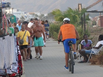 Veraplayazul propone reubicar el rastrillo de la zona del Playazo para evitar el «caos»