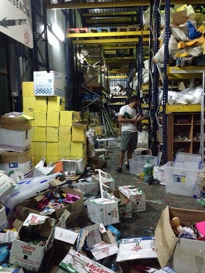 Así quedó un 'chino' en Vera tras rebajar sus productos