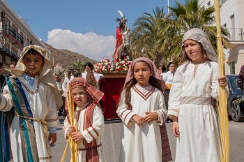 El Paso de la Borriquita y María Santísima de las Angustias dan inicio a la Semana Santa Carbonera