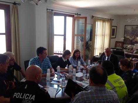 Reunión de la Junta de Seguridad Local para preparar los Moros y Cristianos de Mojácar