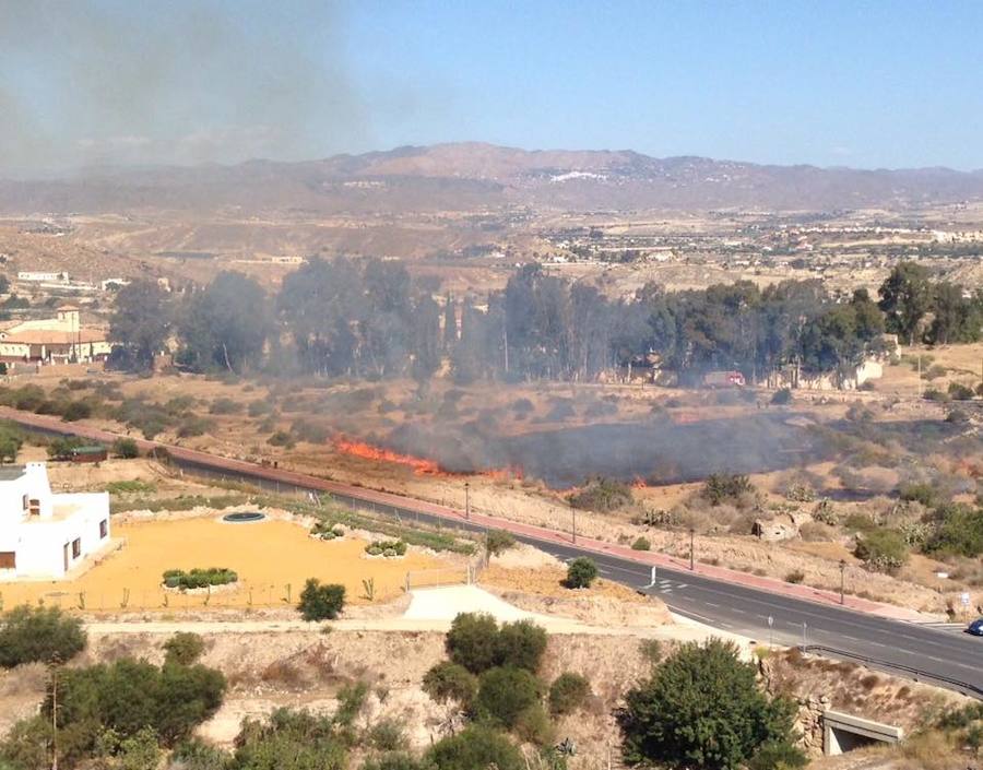 Rápida intervención de Bomberos del Levante en un pequeño incendio en Mojácar