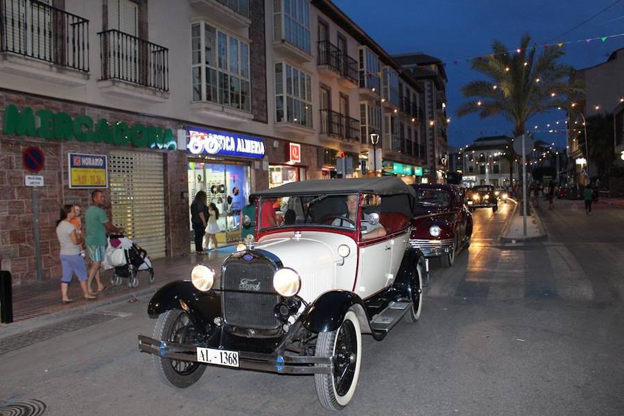 El espíritu de los años 60 revive en las calles huercalenses en la Noche en Blanco