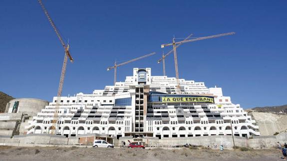 El TSJA autoriza hacer un informe sobre el valor de El Algarrobico