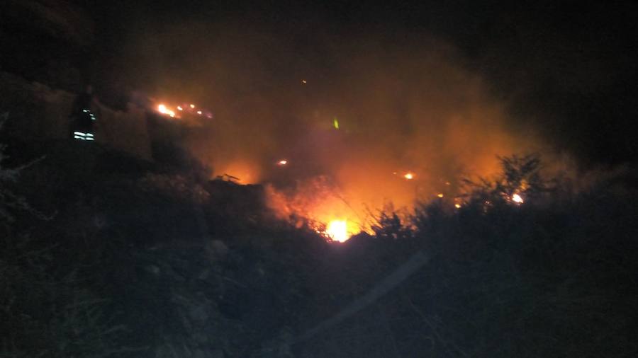 Se declara un incendio en la zona del Calvario de Cuevas