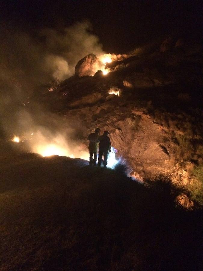 Cinco incendios siembran un fin de semana de intensa actividad para los Bomberos del Levante