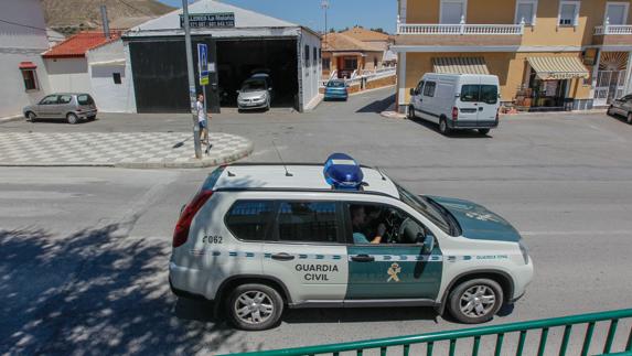 Desvalijan de madrugada y en apenas unos minutos una joyería de Pulpí