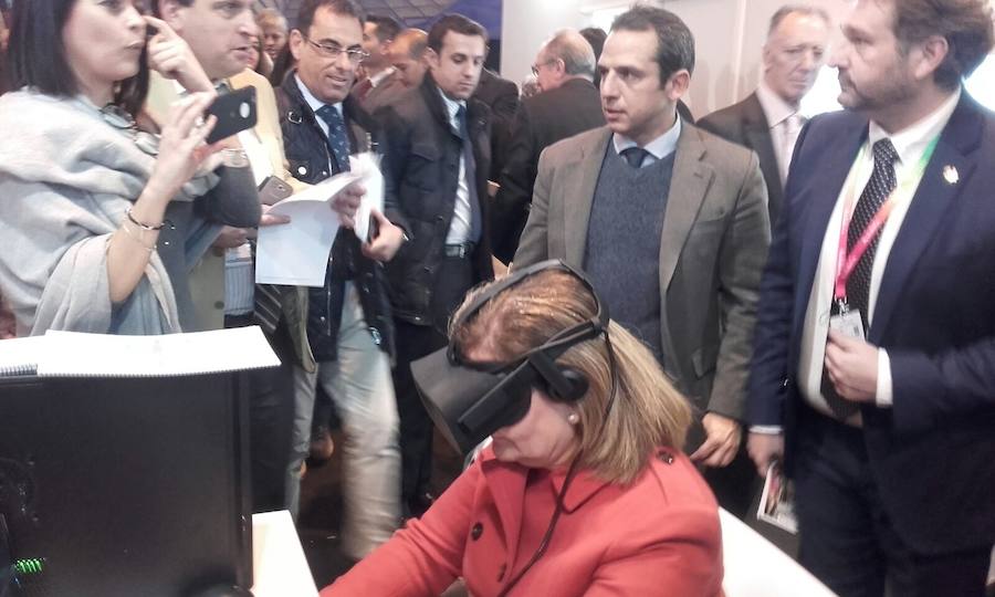 La Visita Virtual a la Geoda de Pulpí atrae en Fitur a numerosos rostros conocidos