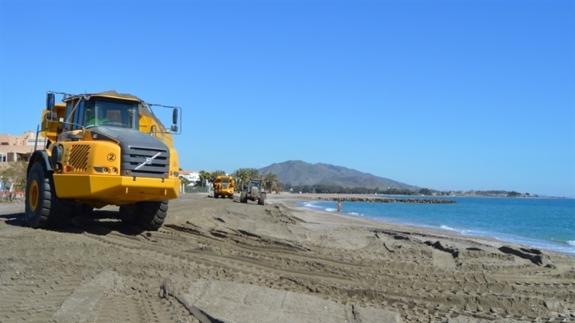 15.000 metros cúbicos de arena en las playas de Vera dañadas por los últimos temporales