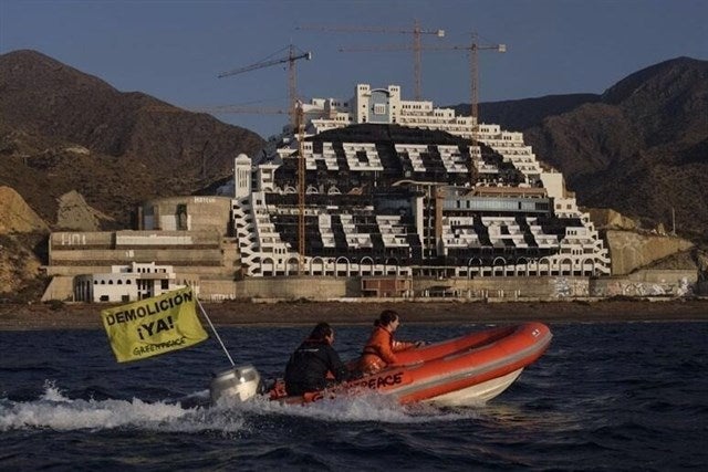 La Fiscalía no ve delito en que los alcaldes de Carboneras mantengan como urbanizable el Algarrobico