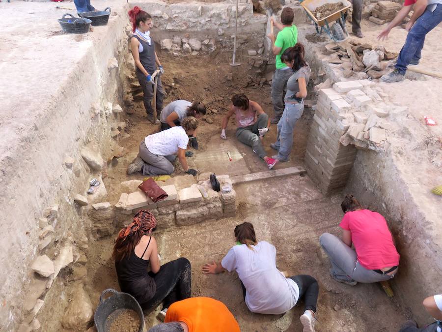 La segunda campaña arqueológica que realiza la Universidad de Granada confirma la riqueza arquitectónica y decorativa de este conjunto, «de los más importantes de Andalucía»