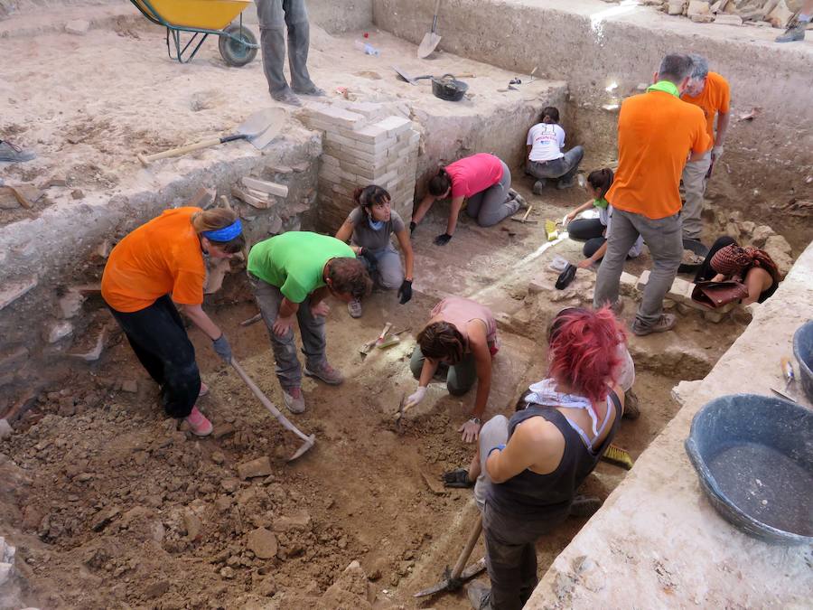 La segunda campaña arqueológica que realiza la Universidad de Granada confirma la riqueza arquitectónica y decorativa de este conjunto, «de los más importantes de Andalucía»