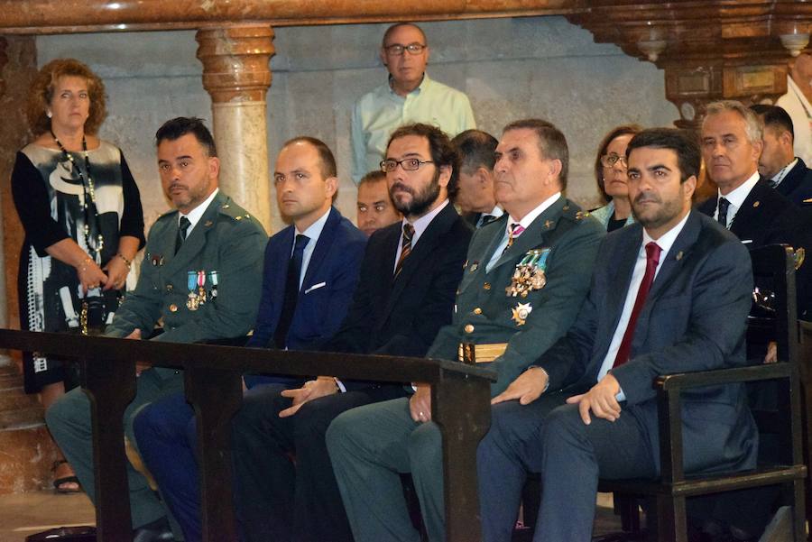 La Iglesia Mayor de Loja acogió de nuevo la celebración de la virgen del Pilar, festejo que sirvió para reconocer la labor de nueve agentes y mandos