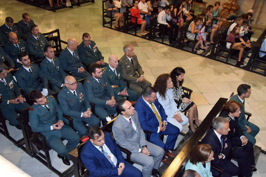 La Iglesia Mayor de Loja acogió de nuevo la celebración de la virgen del Pilar, festejo que sirvió para reconocer la labor de nueve agentes y mandos