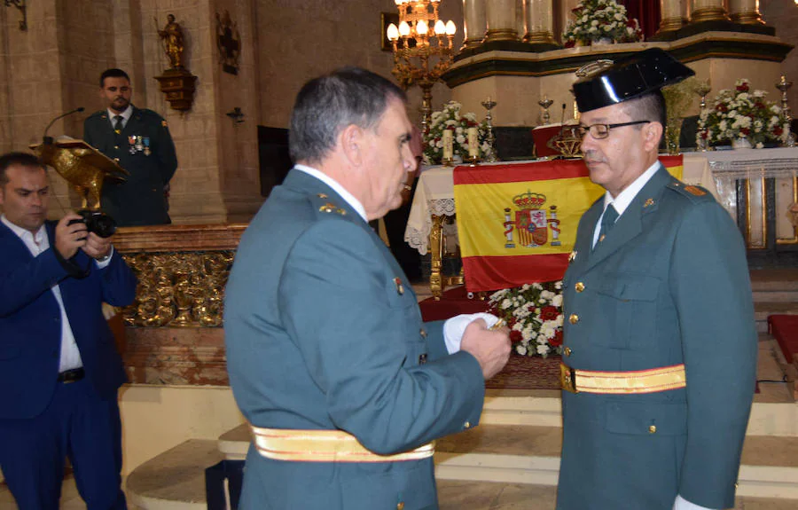 La Iglesia Mayor de Loja acogió de nuevo la celebración de la virgen del Pilar, festejo que sirvió para reconocer la labor de nueve agentes y mandos