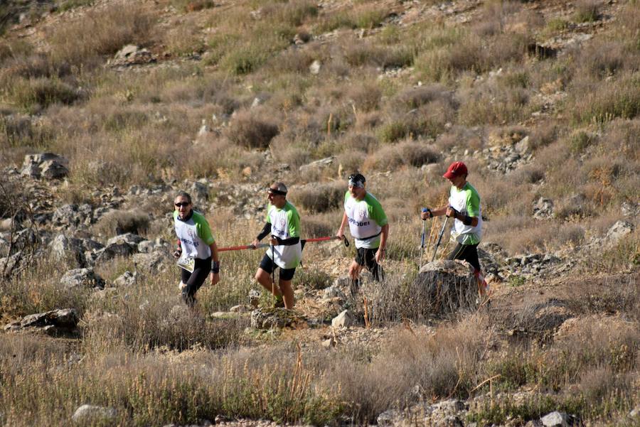 Medio centenar de corredores escalaron veloces los casi dos kilómetros con 485 metros de elevación de esta prueba, antesala de las tres modalidades del trail de la sierra de Loja