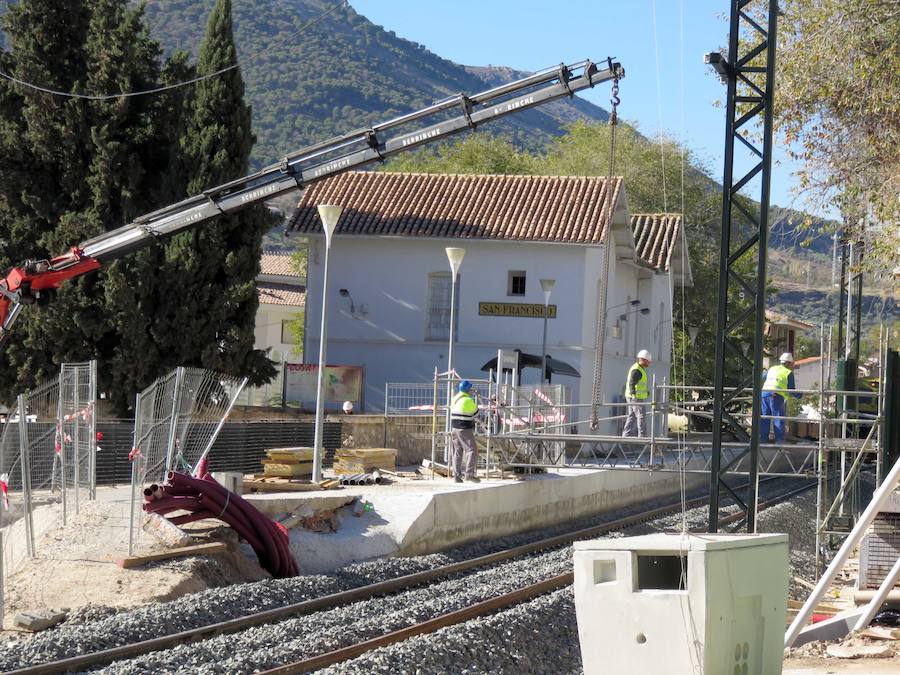 La vía nueva del AVE y la antigua se unen ya en la pedanía lojeña de Venta del Rayo