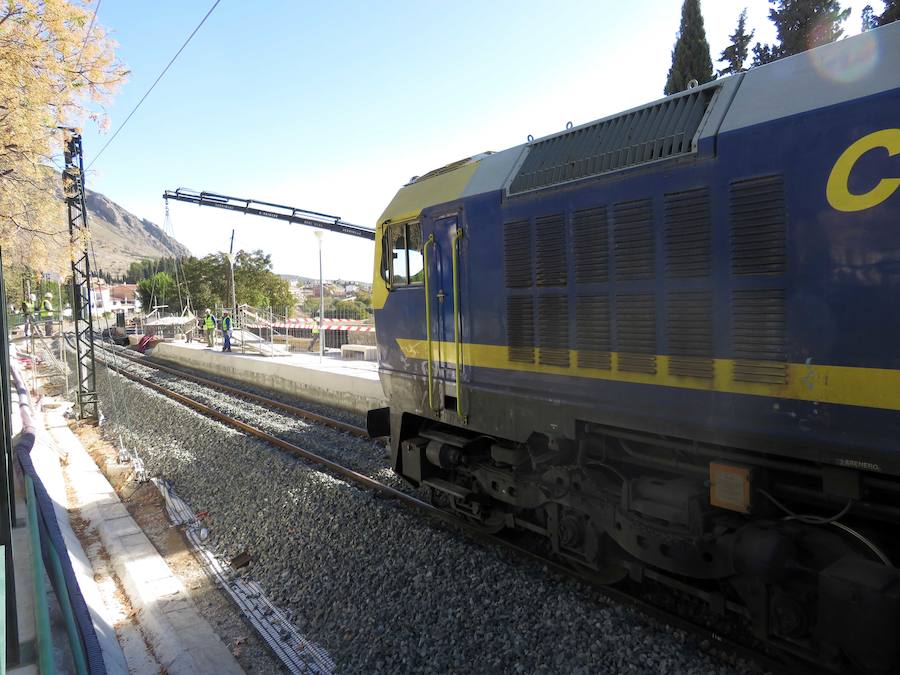 La vía nueva del AVE y la antigua se unen ya en la pedanía lojeña de Venta del Rayo