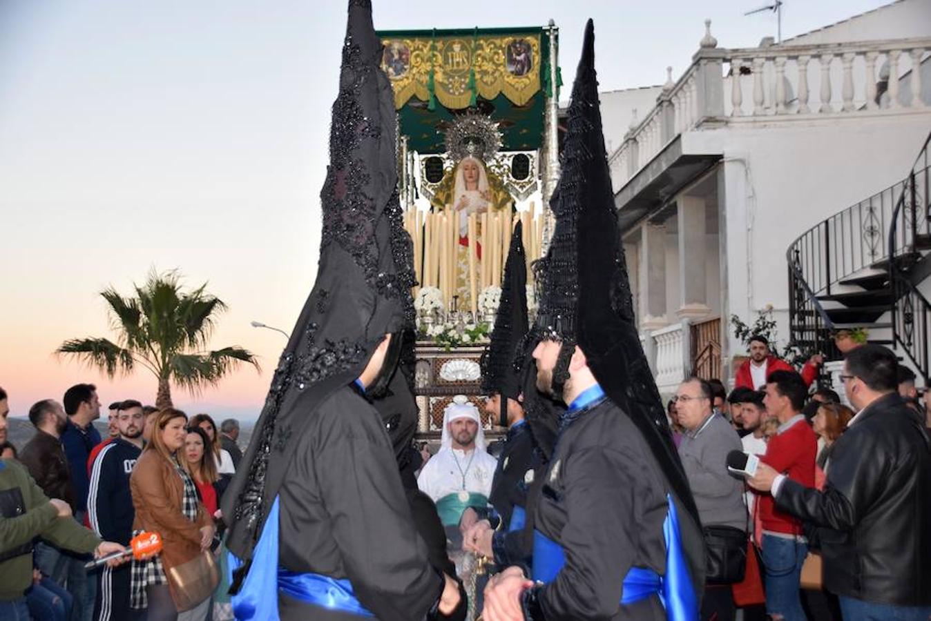 La Cofradía de Jesús en el Huerto y Nuestra Señora de la Esperanza pudo lucir sus estrenos -más apóstoles y 'cacharros' de los incensarios- en un Martes Santo radiante, luminoso y con buenas temperaturas.