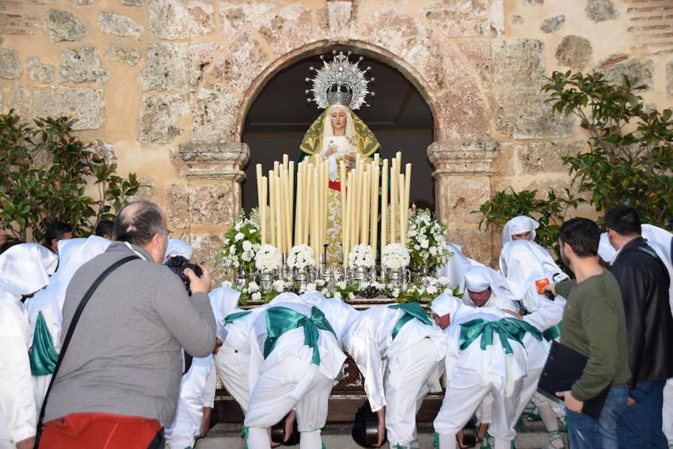 La Cofradía de Jesús en el Huerto y Nuestra Señora de la Esperanza pudo lucir sus estrenos -más apóstoles y 'cacharros' de los incensarios- en un Martes Santo radiante, luminoso y con buenas temperaturas.