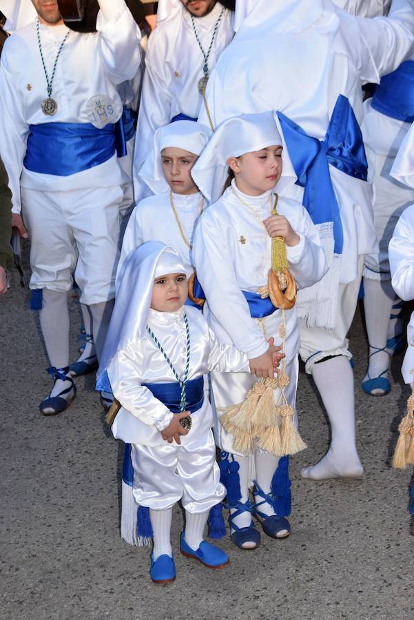 La Cofradía de Jesús en el Huerto y Nuestra Señora de la Esperanza pudo lucir sus estrenos -más apóstoles y 'cacharros' de los incensarios- en un Martes Santo radiante, luminoso y con buenas temperaturas.