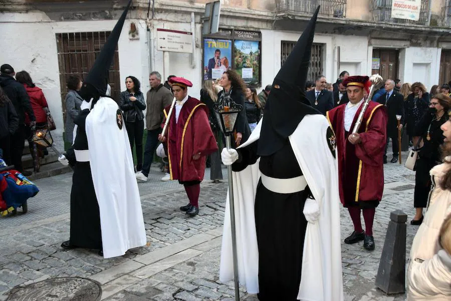 El municipio disfrutó del desfile de las cofradías que procesionaron durante el Viernes Santo