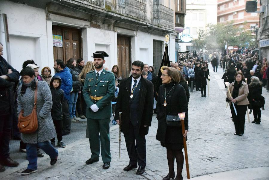 El municipio disfrutó del desfile de las cofradías que procesionaron durante el Viernes Santo