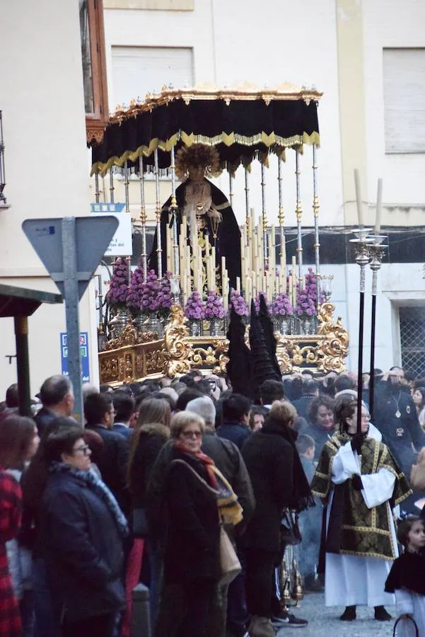 El municipio disfrutó del desfile de las cofradías que procesionaron durante el Viernes Santo