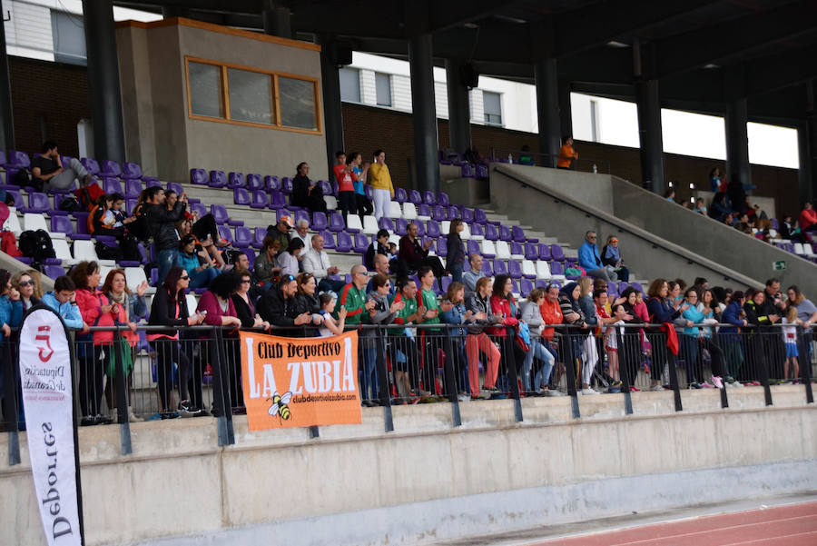 Fotos: El circuito provincial de Atletismo en Pista regresa a Loja tras varios años