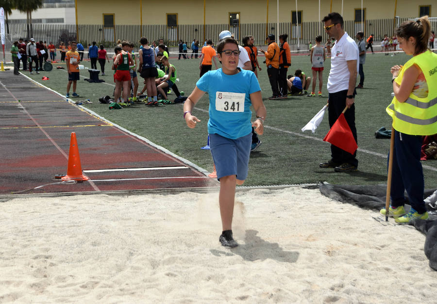 Fotos: El circuito provincial de Atletismo en Pista regresa a Loja tras varios años