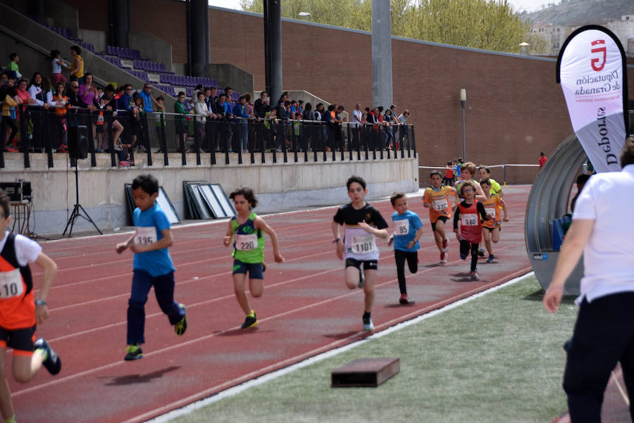 Fotos: El circuito provincial de Atletismo en Pista regresa a Loja tras varios años