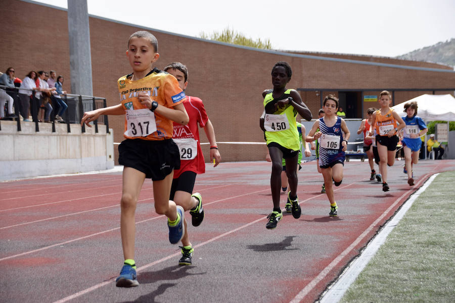 Fotos: El circuito provincial de Atletismo en Pista regresa a Loja tras varios años